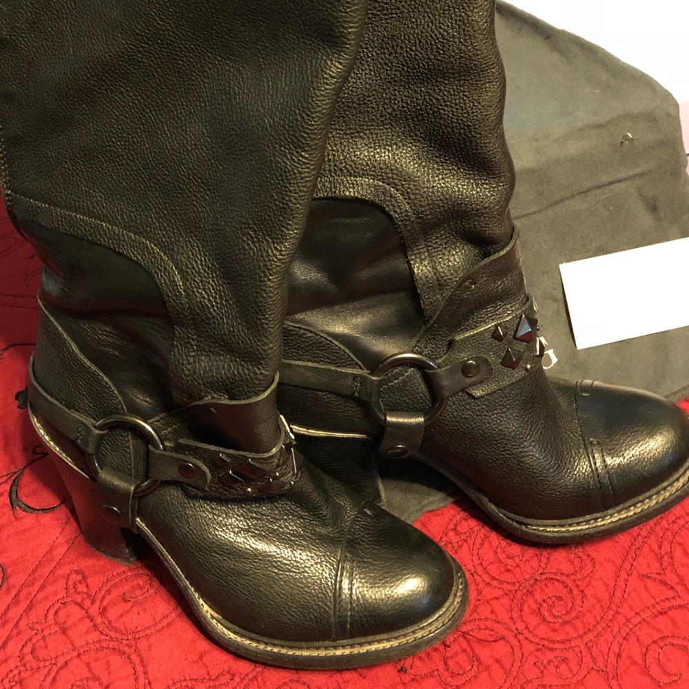 Kenya Vera Wang boots